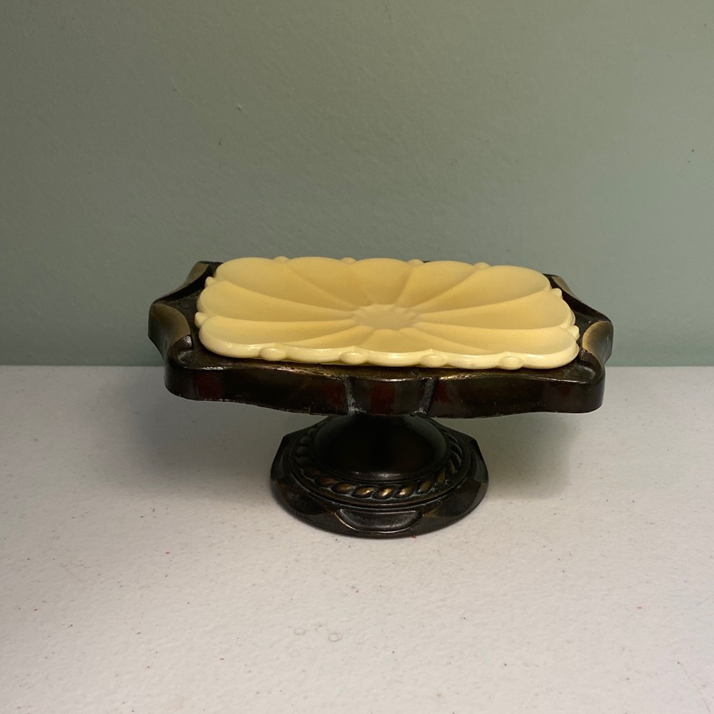 Vintage Amerock Pedestal Soap Dish with Plastic Soap Tray